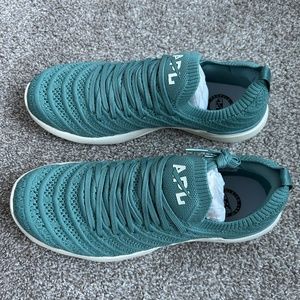 APL Women’s Techloom Wave size 8.5 - New in Box - Seaside/pristine